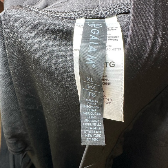 Women’s Gaiam Black Athletic Shorts - Picture 5 of 5